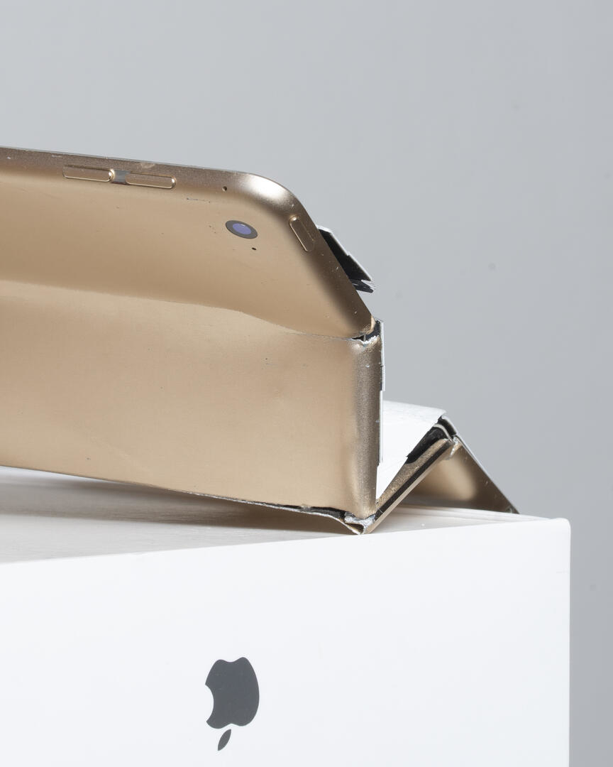 A1566 / iPad Air Folded / 5x16x21cm / 2025