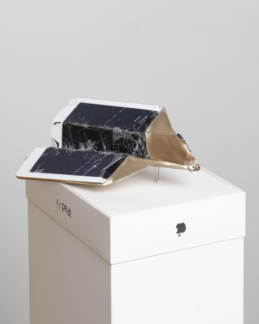 A1566 / iPad Air Folded / 5x16x21cm / 2025