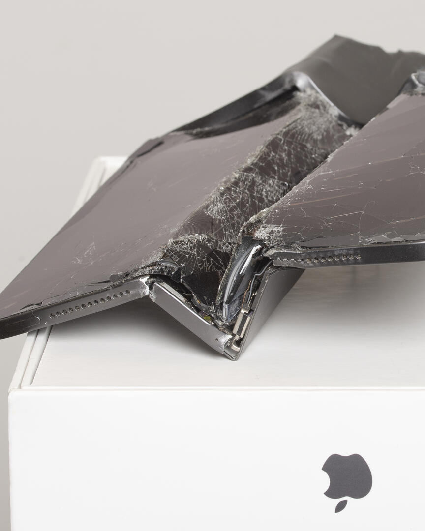 A1980 / iPad PRO Folded / 5x17x23cm / 2025