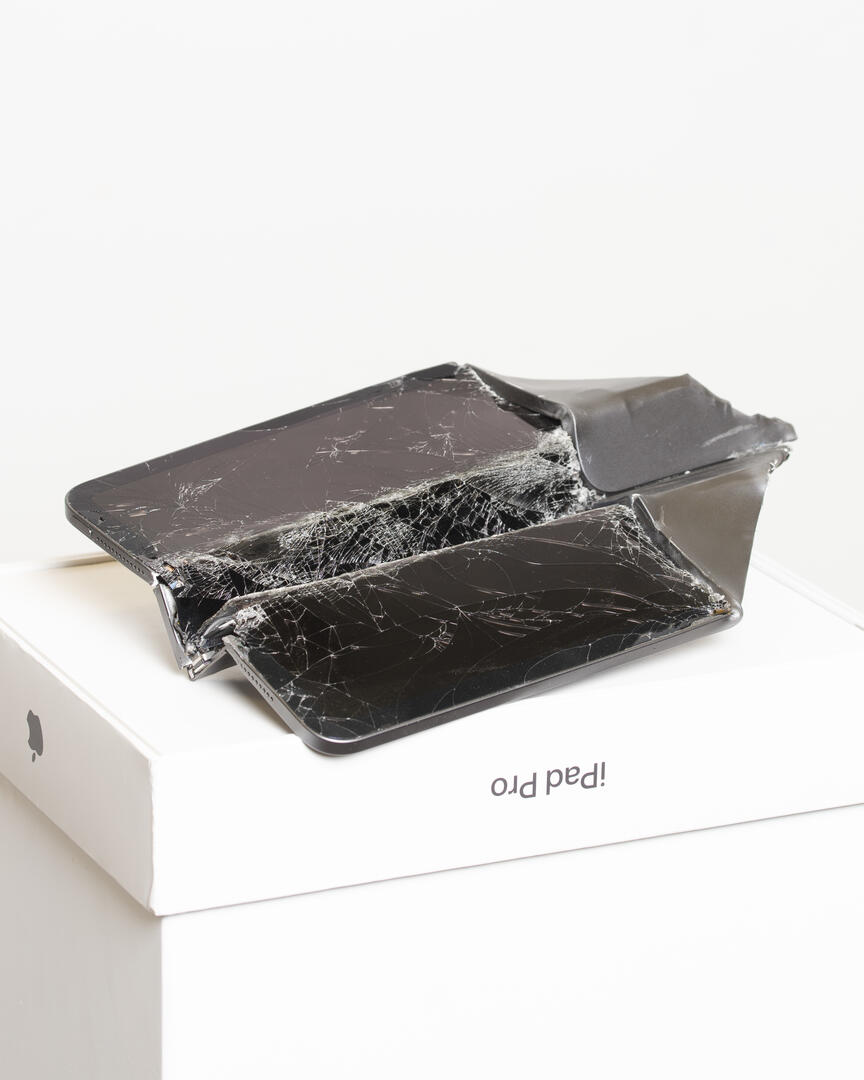 A1980 / iPad PRO Folded / 5x17x23cm / 2025