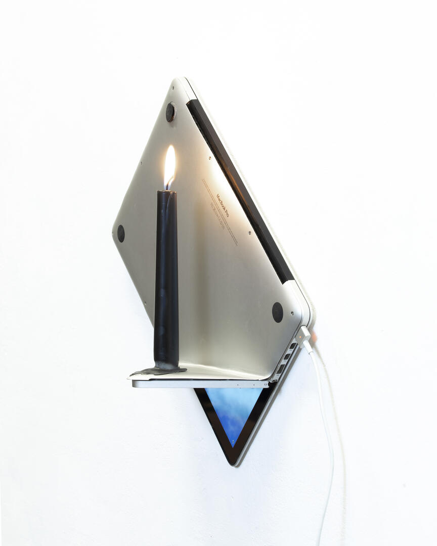 A1425 / Macbook pro folded & Candle /1,8x31,4x21cm / 2025