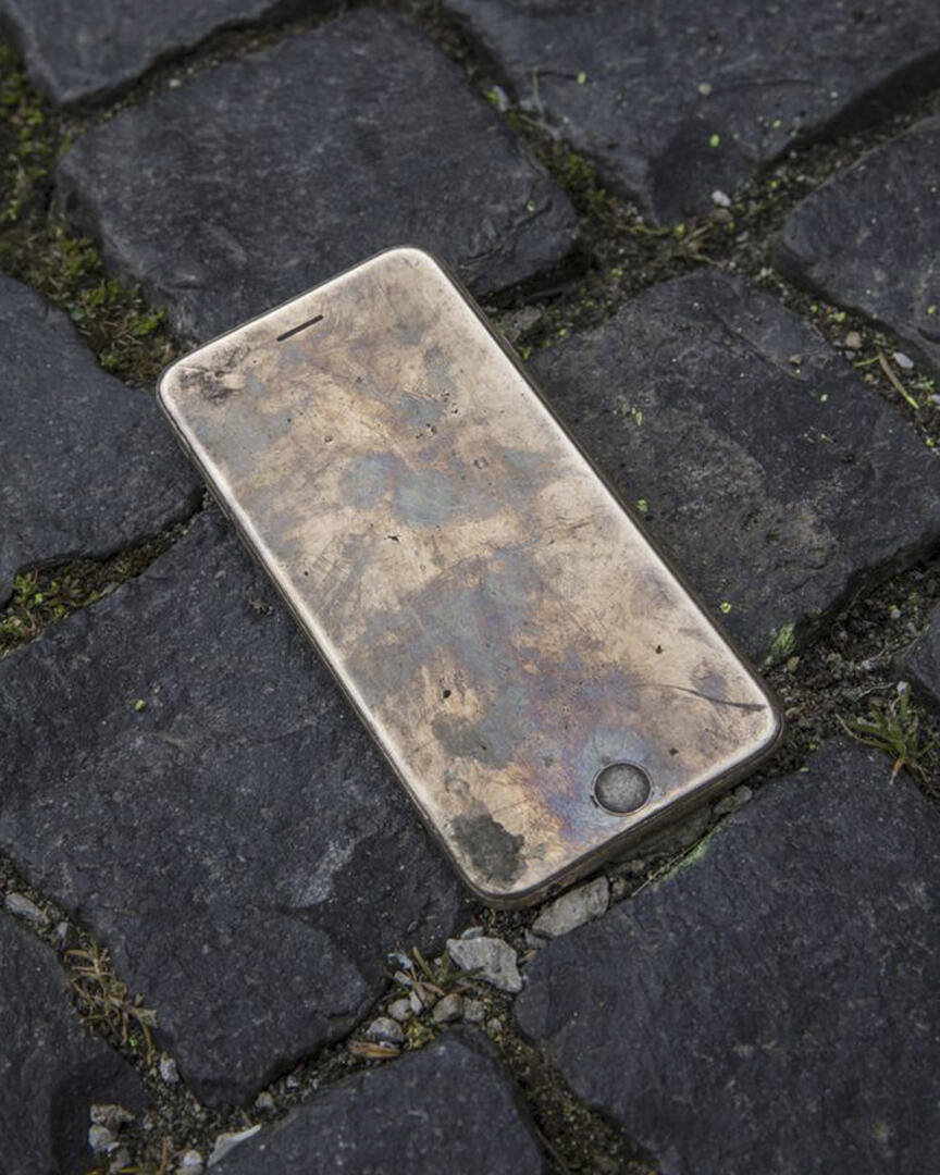 o.T. / 0,7x7x14cm / Bronze / 2017 Foto: David von Becker